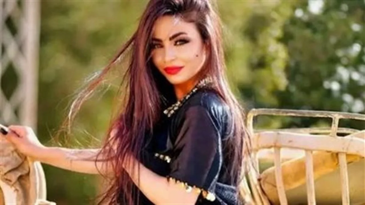 فاجعة في بيروت.. دوللي شاهين تودع والدتها وسط مراسم جنازة مهيبة في لبنان